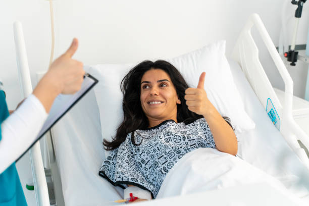 Paciente en recuperación integral: mejoría en salud digestiva y dolor lumbar después de medicina integrativa
